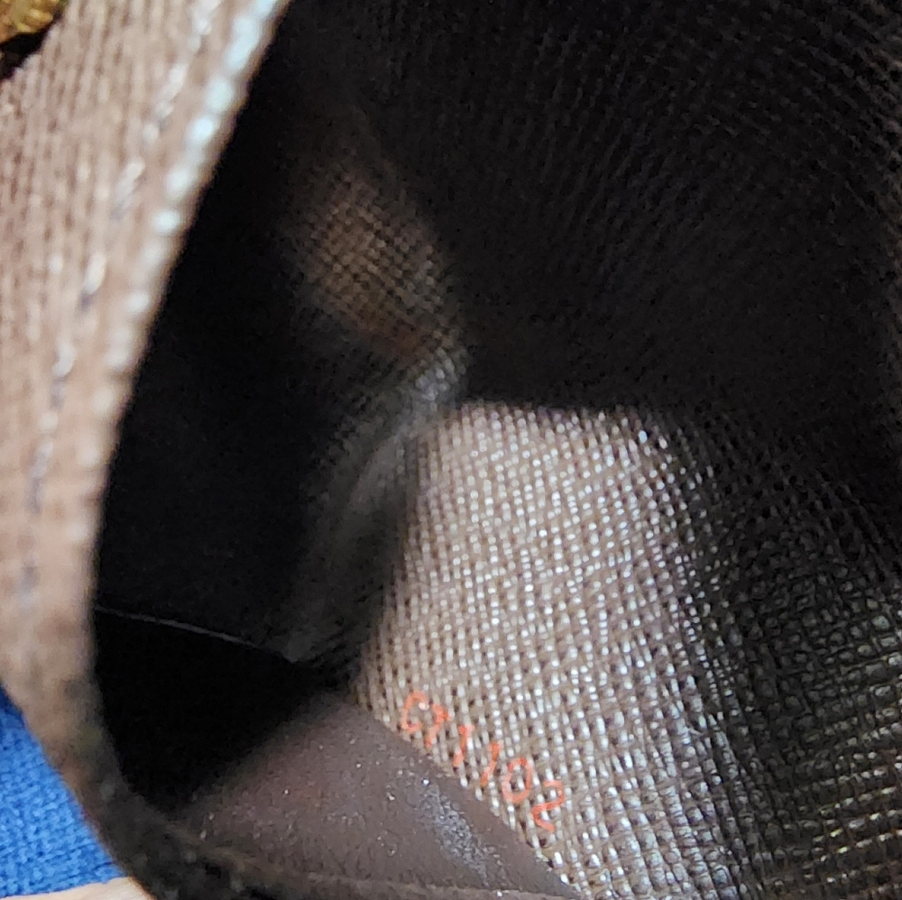 Authentic Louis Vuitton Damier Ebene Canva 4-Key Holder NWOT - Picture 6 of 7